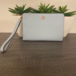 NWT Tory Burch wristlet (al43)